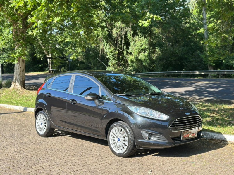 FIESTA 1.6 TITANIUM HATCH 16V FLEX 4P AUTOMÁTICO - 2017 - DOIS IRMãOS