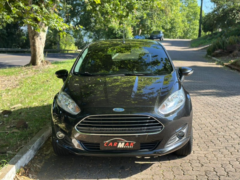 FIESTA 1.6 TITANIUM HATCH 16V FLEX 4P AUTOMÁTICO - 2017 - DOIS IRMãOS
