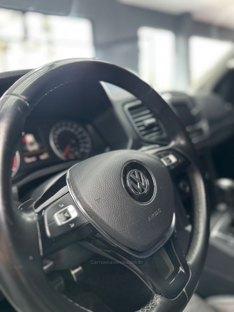 AMAROK 3.0 V6 TDI HIGHLINE CD DIESEL 4MOTION AUTOMÁTICO - 2019 - PASSO FUNDO