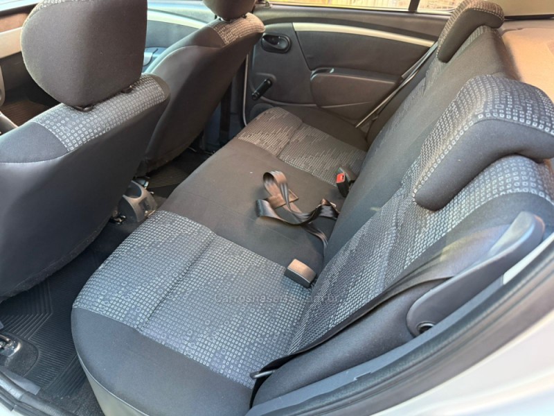 SANDERO 1.0 EXPRESSION 16V FLEX 4P MANUAL - 2010 - FARROUPILHA