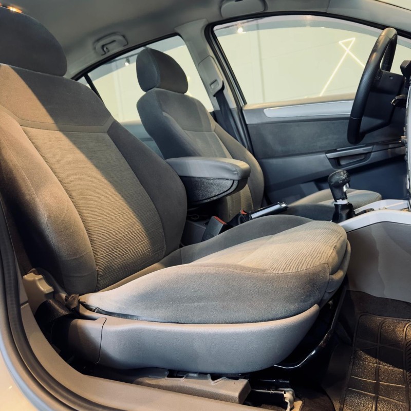 VECTRA 2.0 MPFI ELEGANCE 8V FLEX 4P MANUAL - 2011 - CAXIAS DO SUL