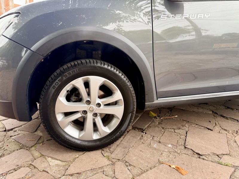 SANDERO 1.6 STEPWAY 16V FLEX 4P MANUAL - 2016 - TRêS COROAS