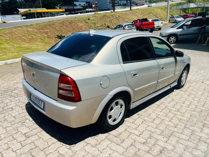 ASTRA 1.8 MPFI COMFORT SEDAN 8V ÁLCOOL 4P MANUAL - 2005 - BENTO GONçALVES