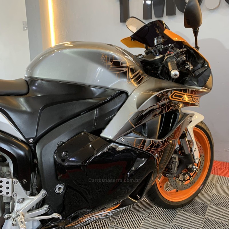 CBR 600F  - 2011 - PORTãO