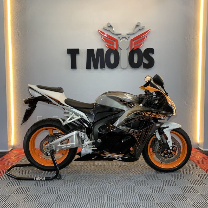 CBR 600F  - 2011 - PORTãO