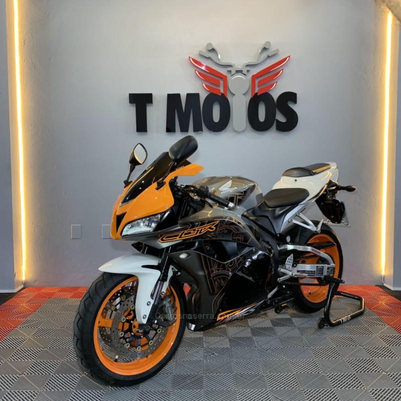 CBR 600F  - 2011 - PORTãO