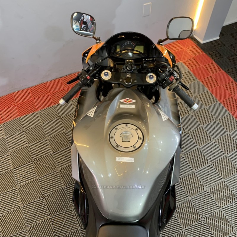 CBR 600F  - 2011 - PORTãO