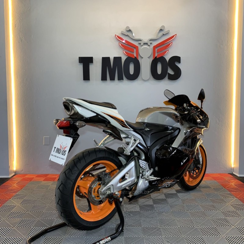 CBR 600F  - 2011 - PORTãO