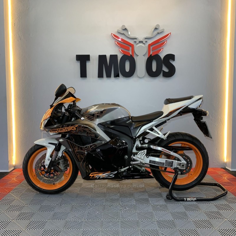 CBR 600F  - 2011 - PORTãO