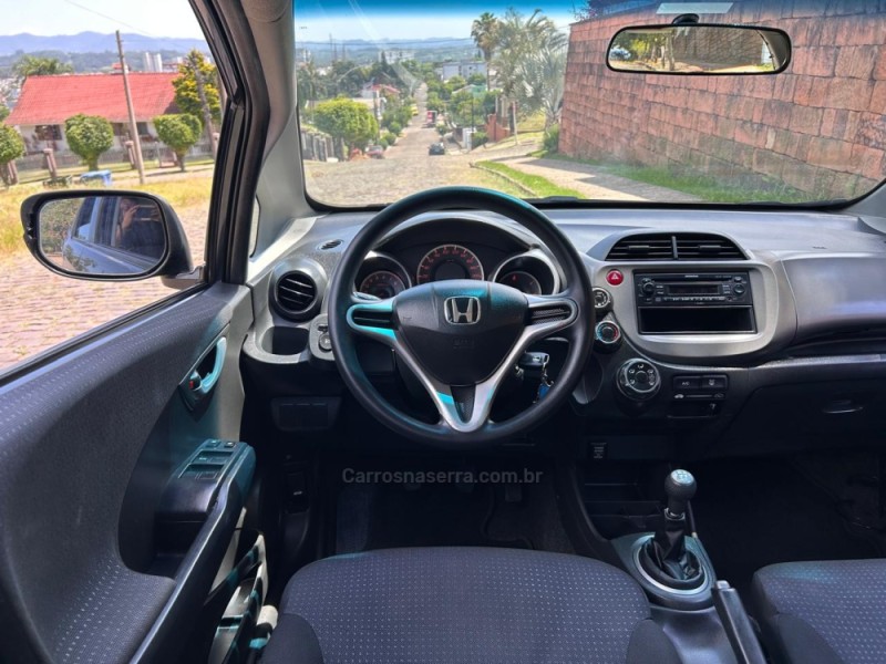 FIT 1.4 LX 8V FLEX 4P MANUAL - 2009 - VENâNCIO AIRES