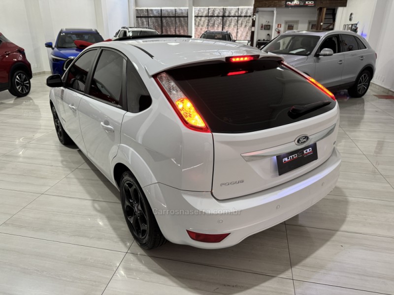 FOCUS 2.0 TITANIUM HATCH 16V FLEX 4P AUTOMÁTICO - 2013 - CAXIAS DO SUL