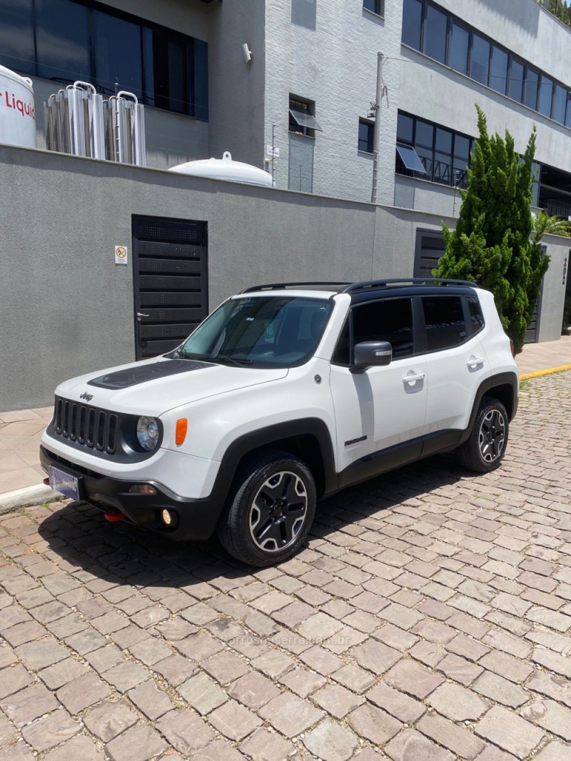 RENEGADE 2.0 16V TURBO DIESEL TRAILHAWK 4P 4X4 AUTOMÁTICO - 2018 - CAXIAS DO SUL