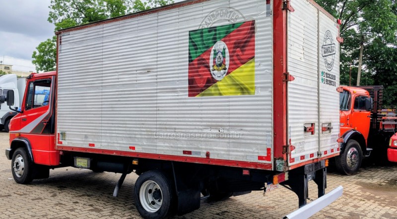 709  - 1990 - PORTãO