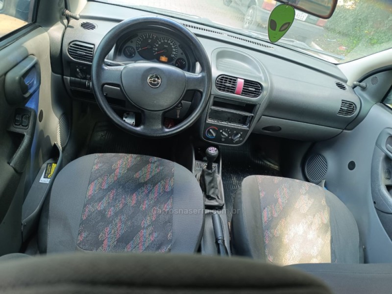 CORSA 1.0 MPFI SEDAN 8V GASOLINA 4P MANUAL - 2003 - IVOTI