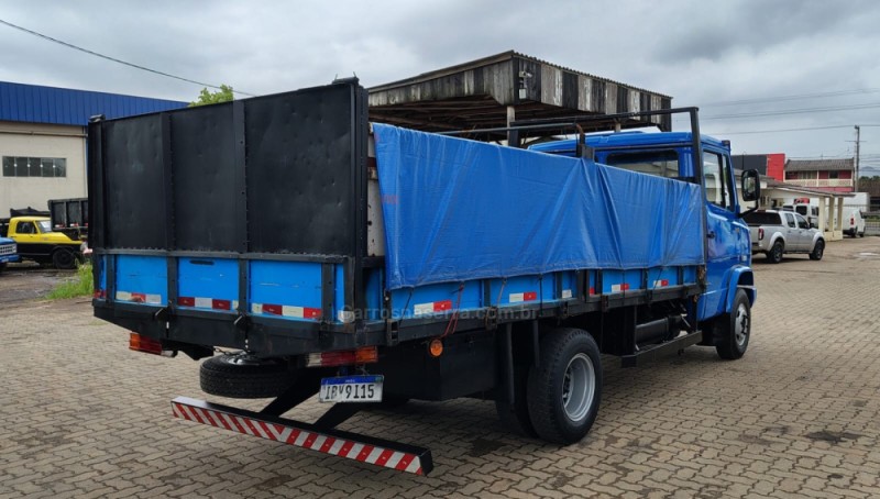 709  - 1989 - PORTãO