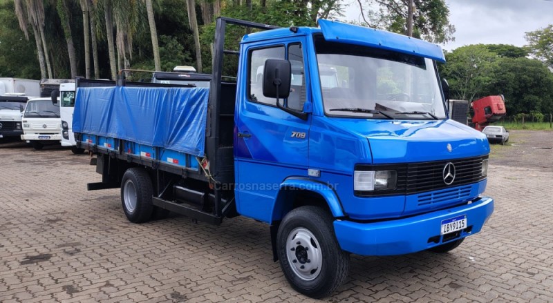 709  - 1989 - PORTãO