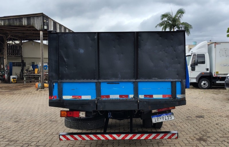 709  - 1989 - PORTãO