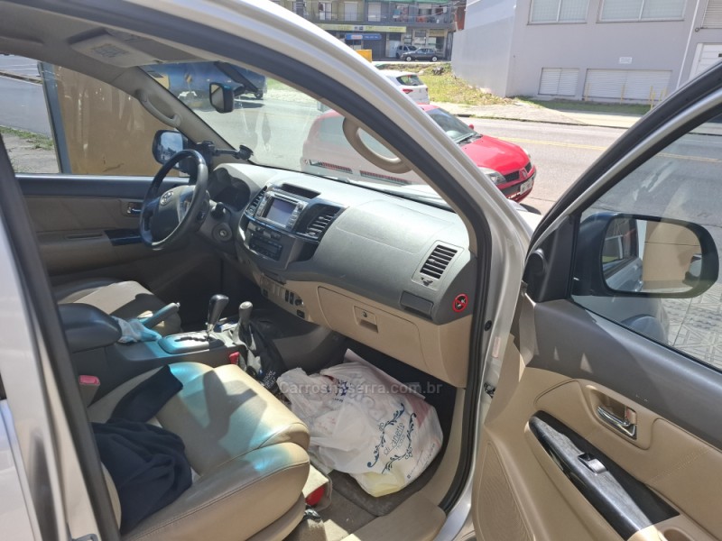 HILUX SW4 3.0 SRV 4X4 7 LUGARES 16V TURBO INTERCOOLER DIESEL 4P AUTOMÁTICO - 2012 - CAXIAS DO SUL