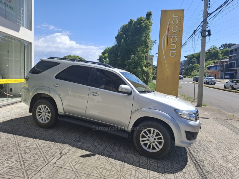 HILUX SW4 3.0 SRV 4X4 7 LUGARES 16V TURBO INTERCOOLER DIESEL 4P AUTOMÁTICO - 2012 - CAXIAS DO SUL