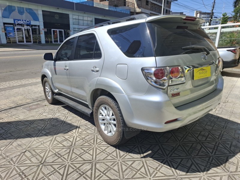 HILUX SW4 3.0 SRV 4X4 7 LUGARES 16V TURBO INTERCOOLER DIESEL 4P AUTOMÁTICO - 2012 - CAXIAS DO SUL