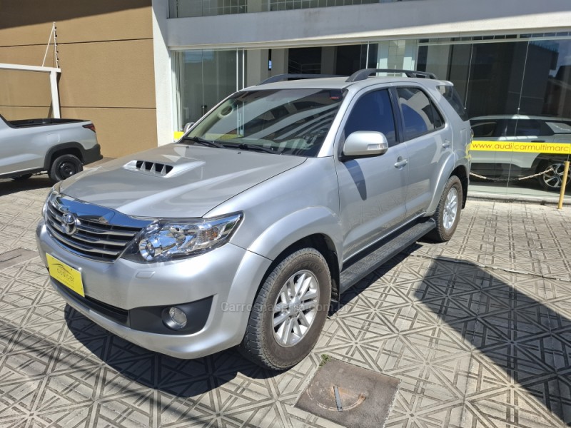 HILUX SW4 3.0 SRV 4X4 7 LUGARES 16V TURBO INTERCOOLER DIESEL 4P AUTOMÁTICO - 2012 - CAXIAS DO SUL