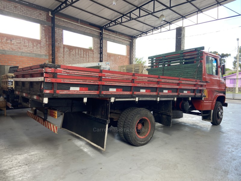 608 D - 1976 - CANELA