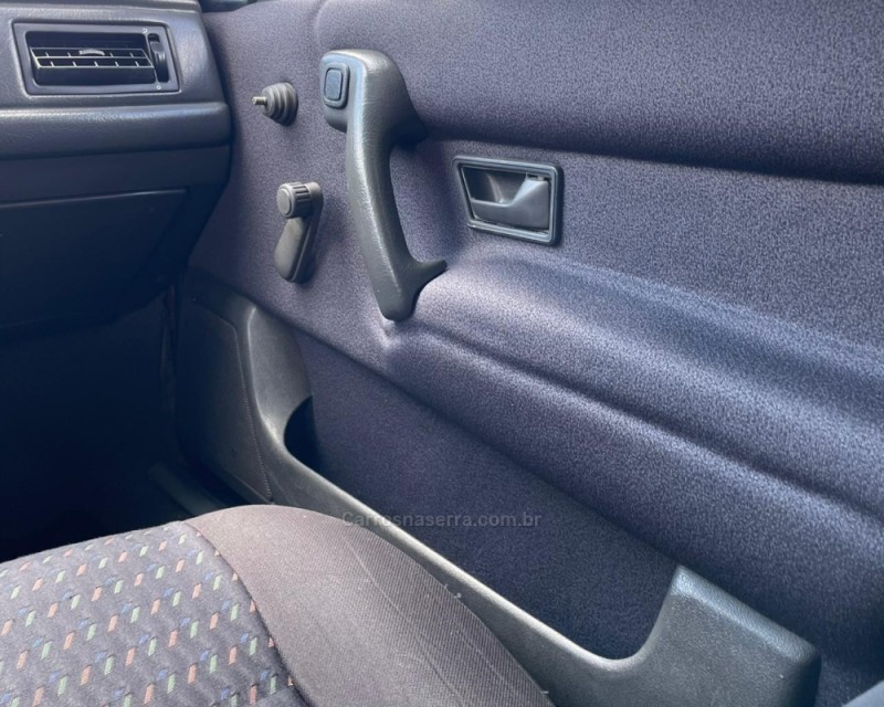 SANTANA 2.0 MI 8V GASOLINA 4P MANUAL - 1998 - VACARIA