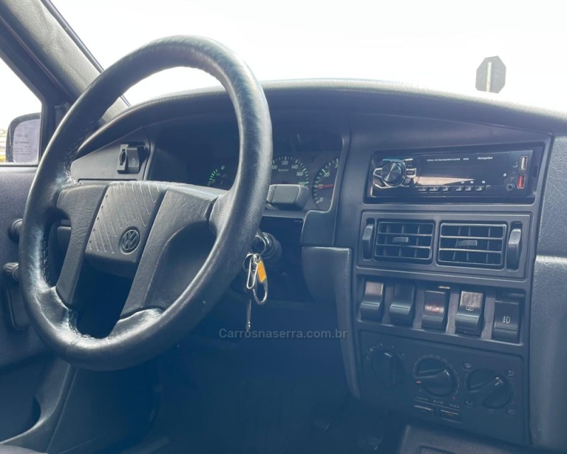 SANTANA 2.0 MI 8V GASOLINA 4P MANUAL - 1998 - VACARIA