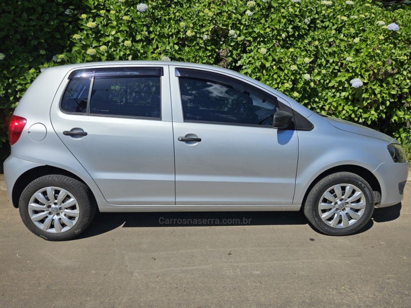 VOLKSWAGEN - FOX - 2013/2014 - Prata - R$ 42.800,00