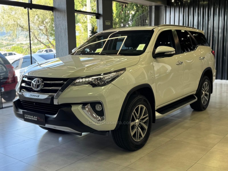 HILUX SW4 2.8 SRX 4X4 7 LUGARES 16V TURBO INTERCOOLER DIESEL 4P AUTOMÁTICO - 2017 - DOIS IRMãOS