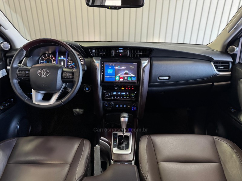 HILUX SW4 2.8 SRX 4X4 7 LUGARES 16V TURBO INTERCOOLER DIESEL 4P AUTOMÁTICO - 2017 - DOIS IRMãOS