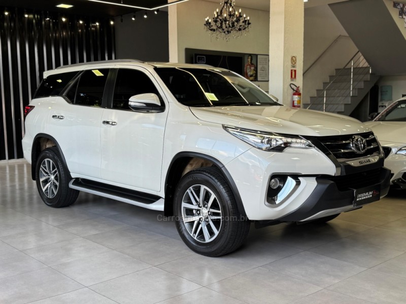 hilux sw4 2.8 srx 4x4 7 lugares 16v turbo intercooler diesel 4p automatico 2017 dois irmaos