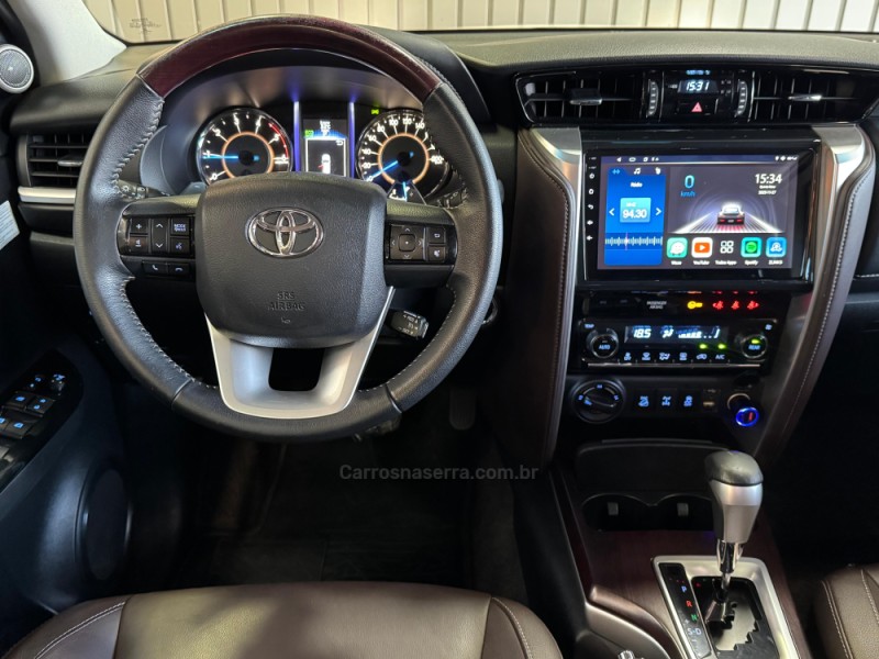 HILUX SW4 2.8 SRX 4X4 7 LUGARES 16V TURBO INTERCOOLER DIESEL 4P AUTOMÁTICO - 2017 - DOIS IRMãOS