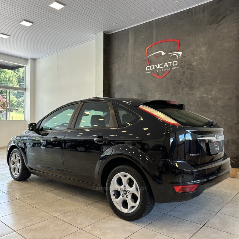 FOCUS 2.0 TITANIUM HATCH 16V FLEX 4P AUTOMÁTICO - 2011 - FARROUPILHA