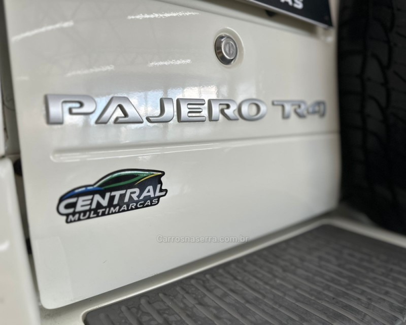 PAJERO TR4 2.0 4X4 16V 140CV FLEX 4P AUTOMÁTICO - 2011 - VACARIA