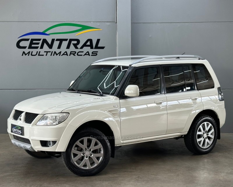 pajero tr4 2.0 4x4 16v 140cv flex 4p automatico 2011 vacaria