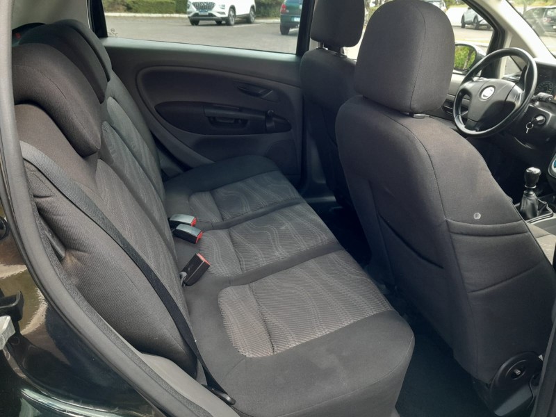 PUNTO 1.4 ATTRACTIVE 8V FLEX 4P MANUAL - 2011 - CAXIAS DO SUL