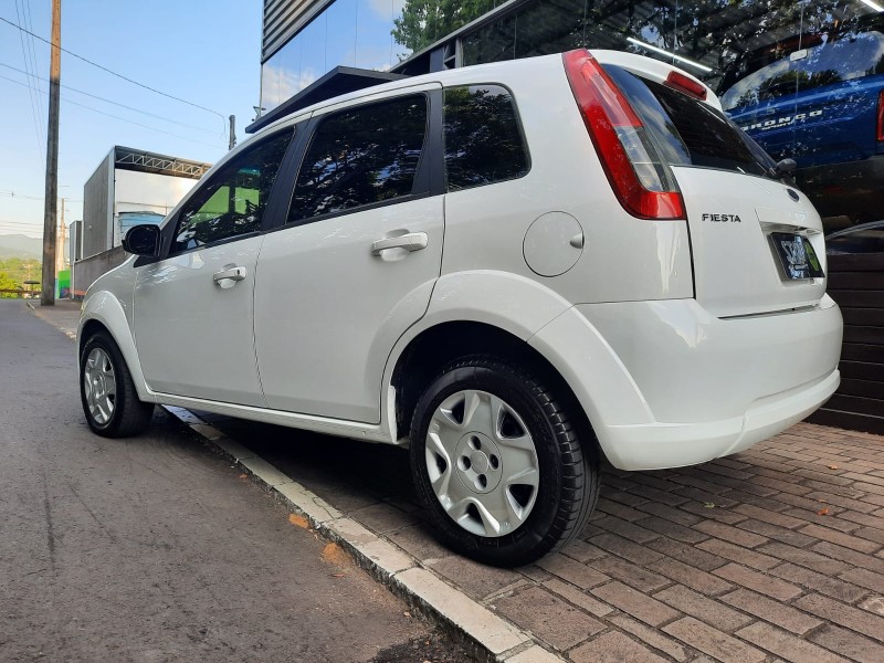 FIESTA 1.6 MPI 8V GASOLINA 4P MANUAL - 2011 - DOIS IRMãOS