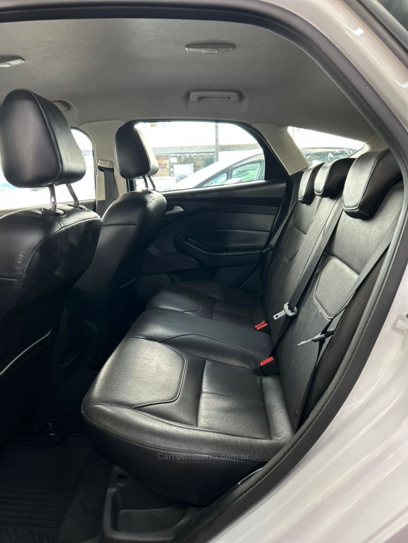 FOCUS 2.0 SE HATCH 16V FLEX 4P AUTO - 2016 - PASSO FUNDO