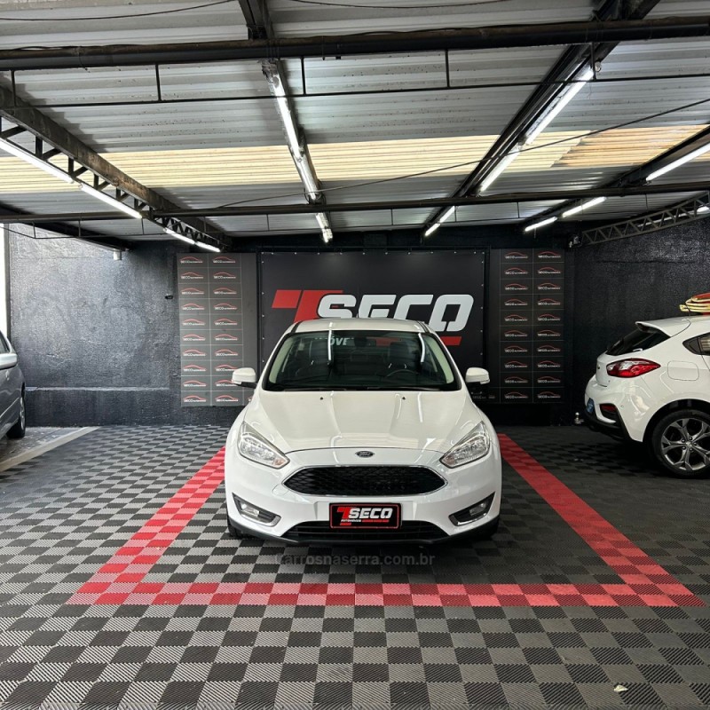 FOCUS 2.0 SE HATCH 16V FLEX 4P AUTO - 2016 - PASSO FUNDO