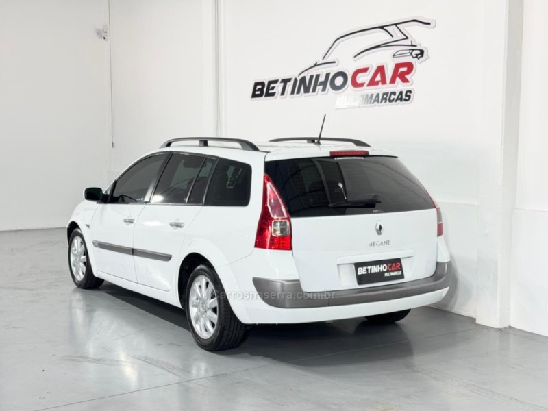 MÉGANE 2.0 DYNAMIQUE GRAND TOUR 16V GASOLINA 4P MANUAL - 2013 - ESTâNCIA VELHA