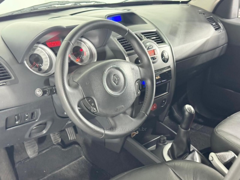 MÉGANE 2.0 DYNAMIQUE GRAND TOUR 16V GASOLINA 4P MANUAL - 2013 - ESTâNCIA VELHA