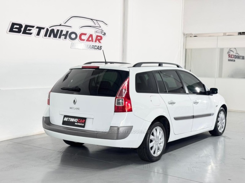 MÉGANE 2.0 DYNAMIQUE GRAND TOUR 16V GASOLINA 4P MANUAL - 2013 - ESTâNCIA VELHA