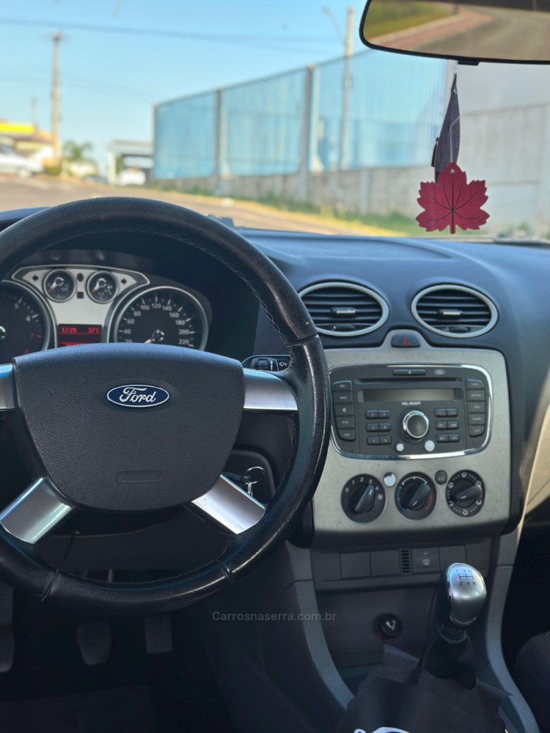 FOCUS 1.6 8V FLEX 4P MANUAL - 2011 - CAXIAS DO SUL