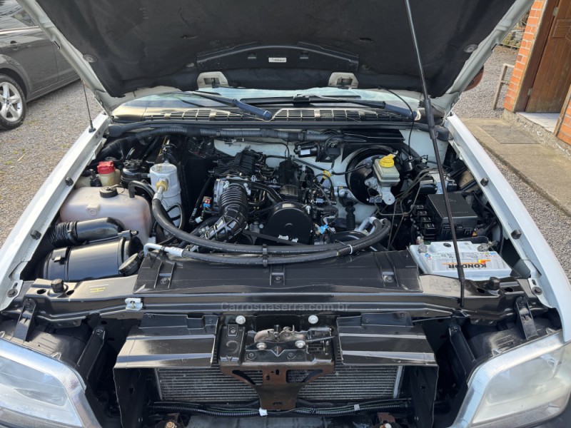 S10 2.4 MPFI ADVANTAGE 4X2 CD 8V FLEX 4P MANUAL - 2011 - GARIBALDI