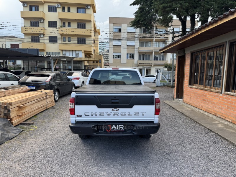 S10 2.4 MPFI ADVANTAGE 4X2 CD 8V FLEX 4P MANUAL - 2011 - GARIBALDI