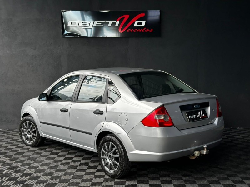 FIESTA 1.0 MPI SEDAN 8V FLEX 4P MANUAL - 2006 - CAXIAS DO SUL