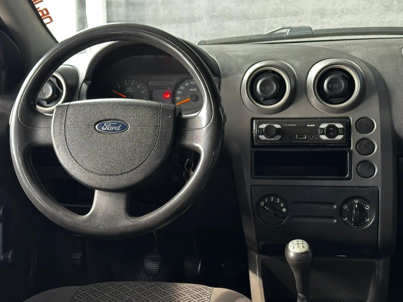 FIESTA 1.0 MPI SEDAN 8V FLEX 4P MANUAL - 2006 - CAXIAS DO SUL