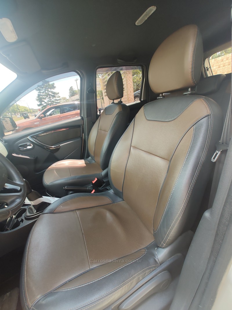 DUSTER 1.6 DYNAMIQUE 4X2 16V FLEX 4P MANUAL - 2016 - CANELA