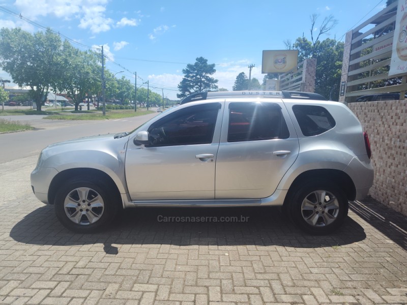 DUSTER 1.6 DYNAMIQUE 4X2 16V FLEX 4P MANUAL - 2016 - CANELA